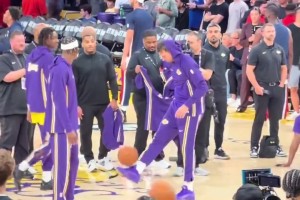 为什么湖人的球这么流畅？大史：他们有仨持球点呢，当然流畅